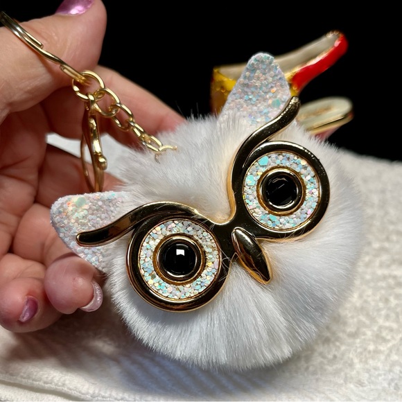 🦉🖤furry purse bling key chain with iridescent white and gold accent - Picture 6 of 9